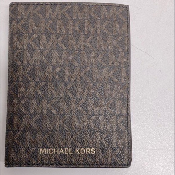Michael Kors Jet Set Travel Credit Card Wallet  Passport Holder MK Brown Logo - Picture 1 of 4